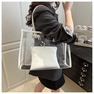Detail der transparenten PVC-Tasche mit weißem Lederbesatz und Baumwollseilgriff