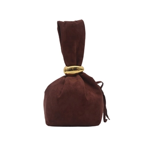 Sac seau en daim marron foncé avec plis vintage et une grande poignée anneau doré