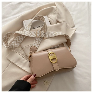 Detail of a chic lock crossbody bag with wide geometric strap and golden D-ring buckle