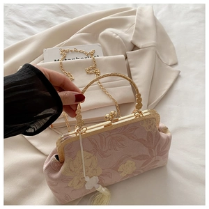 Borsa a mano floreale rosa con chiusura a scatto, telaio dorato e nappina bianca