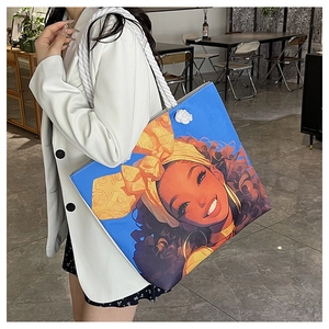 Détail du cabas avec poignées en corde de chanvre et illustration de portrait vibrante