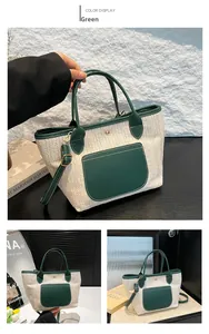 Detailansicht der Strohtasche mit grünem Lederbesatz und verstellbarer goldener Schnalle