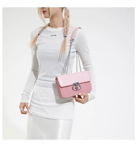 Detail of pink two-tone handbag with silver ring buckle and chain leather strap