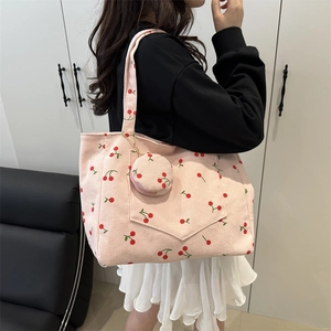 Sac fourre-tout élégant en velours côtelé rose avec imprimés cerises et petit porte-monnaie