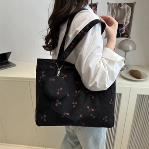 Sac fourre-tout en velours noir à imprimé cerise avec petit porte-monnaie assorti