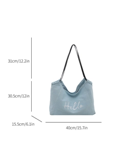 Grand sac cabas en jean bleu avec broderie Hello montrant les dimensions du produit
