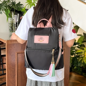 Sac à dos en nylon noir pour femme avec pompons colorés pour voyage et usage extérieur