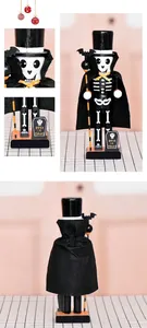 Macro-detail van Halloween notenkraker met skeletpatronen en vampier-cape