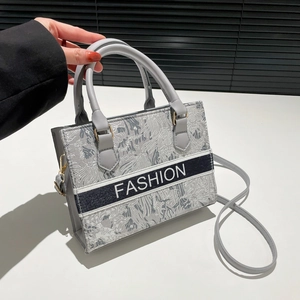 Sac cabas brodé gris avec sangle 'FASHION' et doubles poignées pour femme