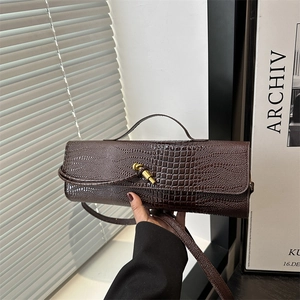 Elegant Crocodile Pattern PU Leather Baguette Bag For Women Vintage Metal Knot Lock Shoulder Crossbody Handbag