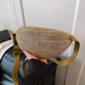 Goldene Gürteltasche mit glitzerndem Strass-Besatz und passendem Kettenriemen für Damen