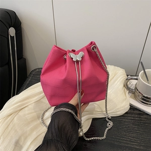 Sac Seau Motif Crocodile pour Femmes en Similicuir avec Bandoulière Chaîne Boucle Papillon Pendentifs Künstliche Perles Sac Bandoulière Mode