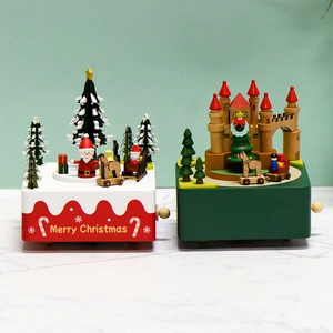 Carillon natalizi in legno fatti a mano con Babbo Natale e castello in miniatura