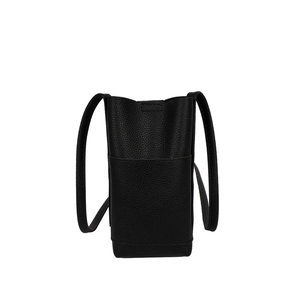 Sacoche pour téléphone femme en cuir noir texturé avec bandoulière et poche avant