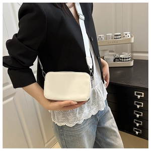 Detail of adjustable nylon strap and silver metal buckle on the off-white crossbody bag