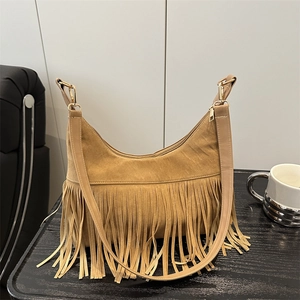 Women Bohemian Fringe Shoulder Bag Large Capacity PU Leather Tassel Tote Bag Retro Hobo Crossbody Bag With Adjustable Strap