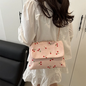 Sac fourre-tout en velours côtelé rose à motifs cerises avec chaîne dorée pour femme