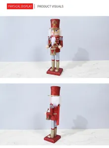 Λεπτομέρεια του ροζ χρυσού καρυοθραύστη 36cm με τύμπανο και λευκή γούνα σε κοντινή λήψη