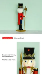 Dettaglio di soldato schiaccianoci in legno dipinto a mano con corona e fucile d'oro