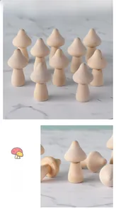 Détail de champignons en bois naturel poli pour le bricolage créatif et la décoration