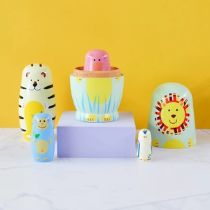 Poupées russes gigognes en bois faites main avec motifs d'animaux peints à la main