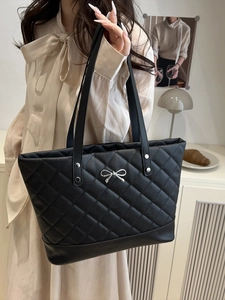 Quilted tote bag in black leather with silver bow and rivets, stylish commute shoulder bag