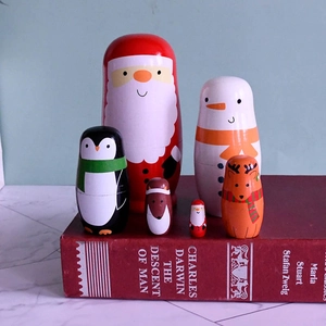 6-teiliges Weihnachts-Matroschka-Set aus Holz mit Weihnachtsmann, Schneemann und Rentier