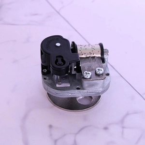 Macro view showing the internal mechanical movement and gears of the Yunsheng music box