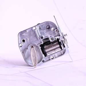 Mechanisches Spieluhr-Uhrwerk aus Silbermetall mit Aufziehfeder und Zylindermechanismus