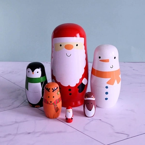 6-teiliges russisches Matroschka-Set aus Holz mit Weihnachtsmann- und Schneemann-Motiven