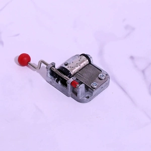 Mechanical 18-note DIY music box movement with silver metal gears and red crank handle