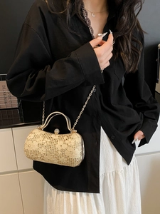 Sac de soirée élégant en dentelle dorée avec strass, poignée métal et bandoulière