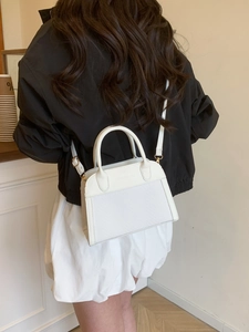 Borsa tote minimalista in pelle bianca e tessuto intrecciato con tracolla da donna