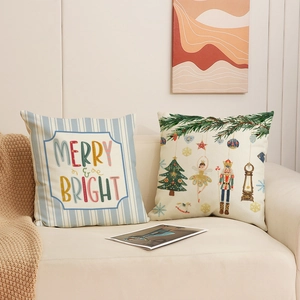 Federe per cuscini natalizi con schiaccianoci e scritta Merry Bright sul divano