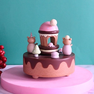 Boîte à musique en bois ours avec figurines rotatives et éléments de pâtisserie