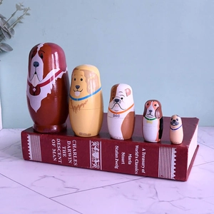 Lot de 5 poupées russes artisanales en bois motif chiens pour décoration d'intérieur