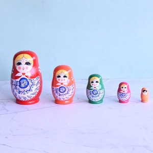 Poupées Russes Traditionnelles Matriochkas en Bois Peintes à la Main Figurines de Dessins Animés pour la Décoration Intérieure
