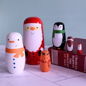 6er-Set Weihnachts-Matroschkas aus Holz mit Weihnachtsmann-, Schneemann- und Rentier-Motiven