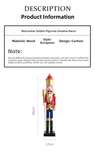 Detailansicht eines 90cm Nussknacker-Soldaten mit Maßen von 17cm für den Sockel