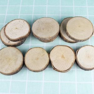 Tranches de Bois Rondes Naturelles Pièces Schima Superba Avec Bord en Écorce Ponçées Pour Bricolage Peinture Mariage Photo