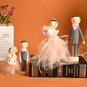 European style wooden wedding dolls set with lace dress and plaid suit decor