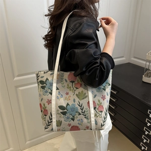 Retro floral jacquard underarm tote bag with white leather straps for daily commute