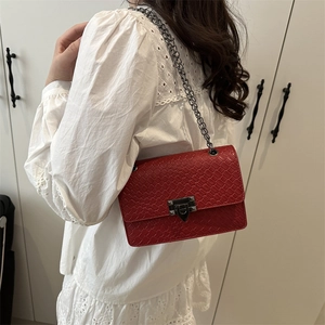Red woven texture chain square shoulder bag with vintage metal lock for fashion styling