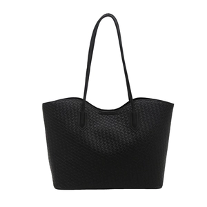 Black large capacity tote bag with woven texture for women 2025 shoulder bag style