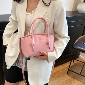Grand sac cabas rose tendance avec poignées nouées et bandoulière amovible