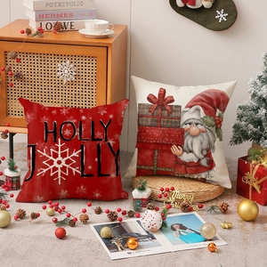 2er Set Weihnachts-Kissenbezüge mit Holly Jolly Schriftzug und Weihnachtsmann-Gnom-Motiv