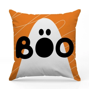 Fodera per cuscino Halloween arancione con fantasma bianco e scritta BOO su sfondo bianco
