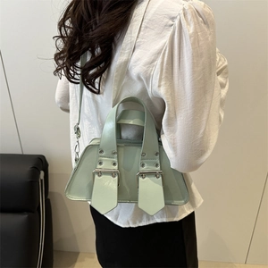Minzgrüne asymmetrische Lederhandtasche mit Silberschnallen und abnehmbarem Schultergurt