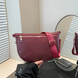 Sac Bandoulière Tissé En Cuir PU Femme Mode Demi-Lune Sac À Épaule Large Sangle Réglable Rétro Décontracté Élégant Sac De Poitrine