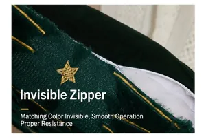 Detalle de la cremallera invisible en el cojín navideño de terciopelo verde bordado